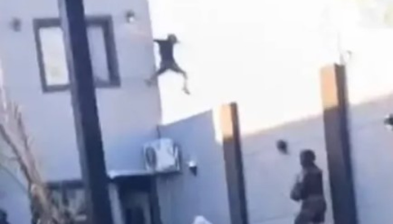 La Policía irrumpió en una pool party en una quinta de Esteban Echeverría y se tiroteó con delincuentes: un muerto