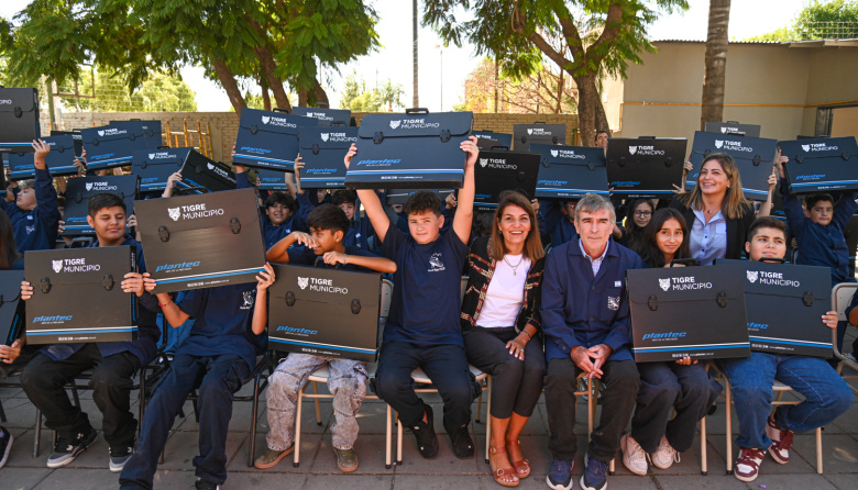 Fortalecimiento educativo: el Municipio de Tigre formalizó la entrega de kits a estudiantes de Ricardo Rojas