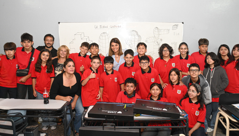 A través de una gestión del Municipio de Tigre, se entregaron kits de dibujo en escuelas técnicas del distrito