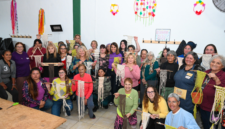 Rincón de Milberg: el Municipio de Tigre realizó el cierre del taller de bijouterie en macramé del programa "Emprendedoras Rodantes"
