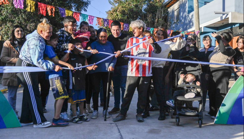 Nardini inauguró la primera etapa de pavimentación en el Barrio Primaveral