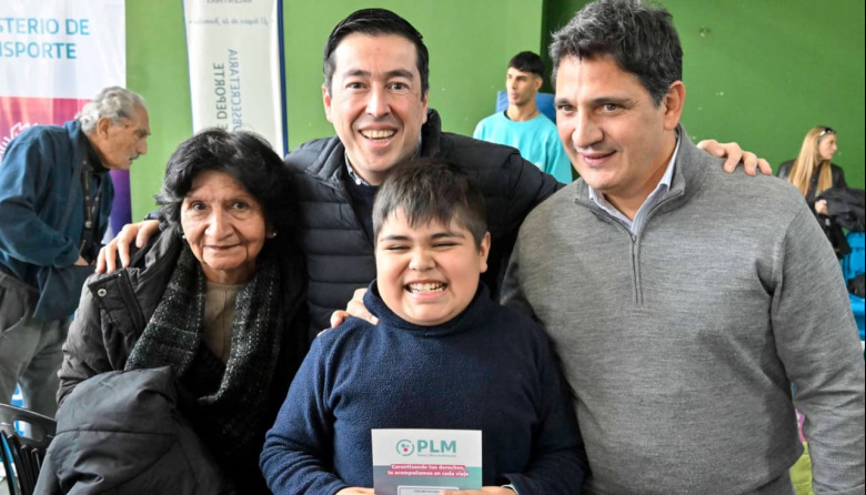 Nardini y Marinucci entregaron 350 Pases Libres Multimodales