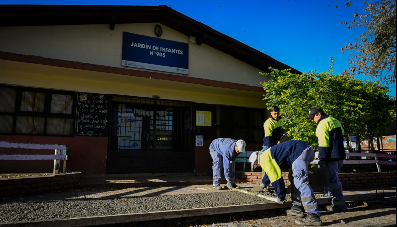 Malvinas Argentinas: obras de renovación en los ingresos escolares para celebrar los 50 años del Jardín 905
