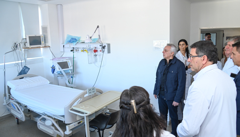 Julio Zamora supervisó la ampliación de las salas de terapia intensiva pediátricas y de adultos en el Hospital Materno Infantil