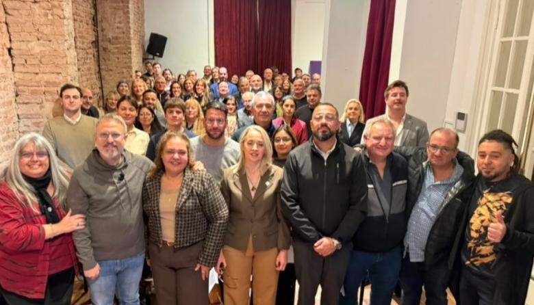 Valenzuela expuso sobre municipalismo en el programa de formación de LLA Provincia