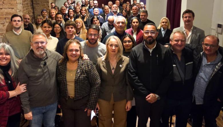 Valenzuela expuso sobre municipalismo en el programa de formación de LLA Provincia