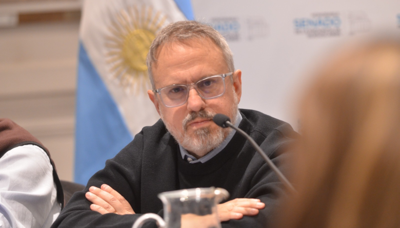 Valenzuela llevó al Senado bonaerense el debate sobre el futuro del municipalismo