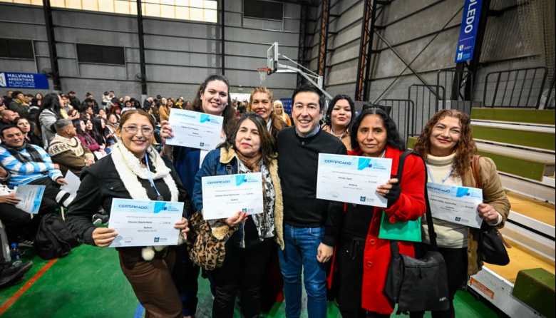 Nardini entregó 1989 nuevos diplomas a egresados del Centro Municipal de Estudios