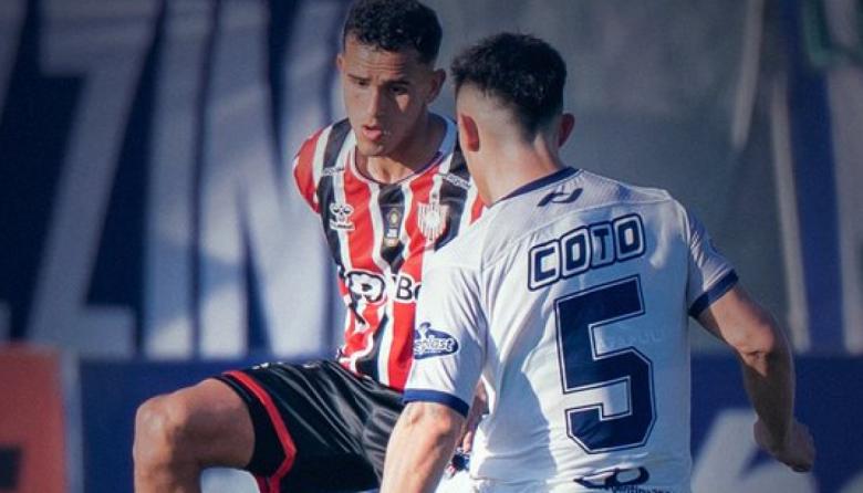 Chacarita perdió 1-0 con Tristán Suárez: Losas atajó un penal, pero el Funebrero volvió a caer