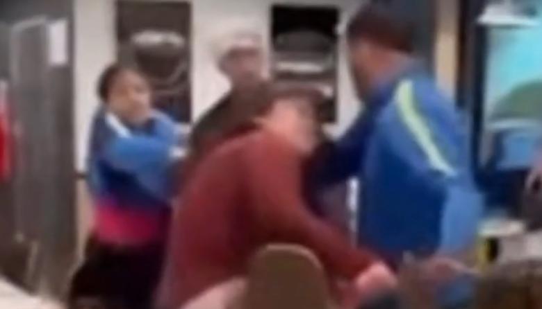 Escobar: batalla campal entre mujeres dentro de un McDonald's terminó con destrozos