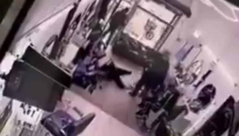Crimen en una barbería de Dock Sud: un adolescente de 15 años quedó acusado de matar a un joven