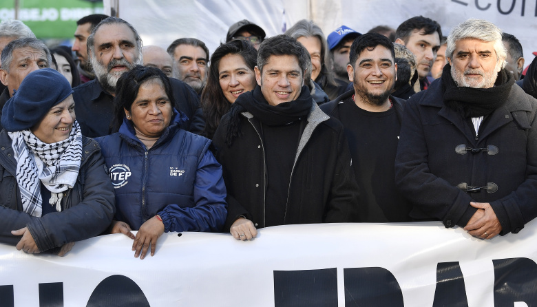 Kicillof participó de la peregrinación a San Cayetano y cuestionó al Gobierno nacional