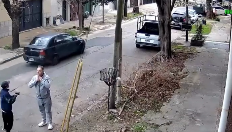 “Me robó un nene”: lo apuntó con un arma y lo persiguió para robarle el celular en Caseros