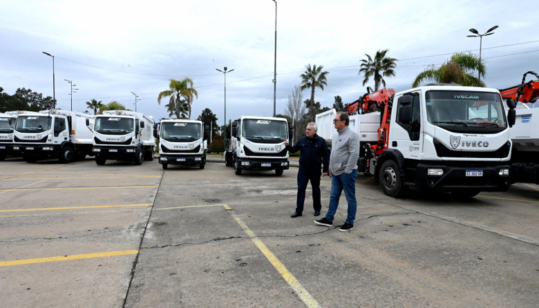 Julio Zamora presentó nuevos móviles y maquinaria para fortalecer los servicios públicos de Tigre