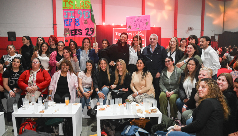 Julio Zamora agasajó a auxiliares de escuelas públicas de Tigre por su labor cotidiano dedicado a los estudiantes