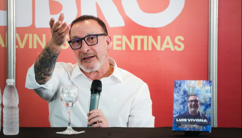 Luis Vivona presentó “Historia de un Militante” en la 7ma Feria del Libro de Malvinas Argentinas