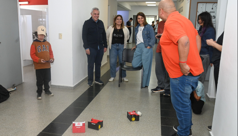 En el CUT, Julio Zamora supervisó el desarrollo de la Escuela Municipal de Tecnología y Robótica