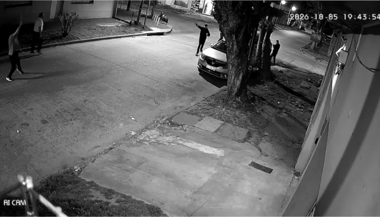 Brutal asalto en Quilmes: lo golpearon con un arma y casi atropellan a su pareja durante la fuga