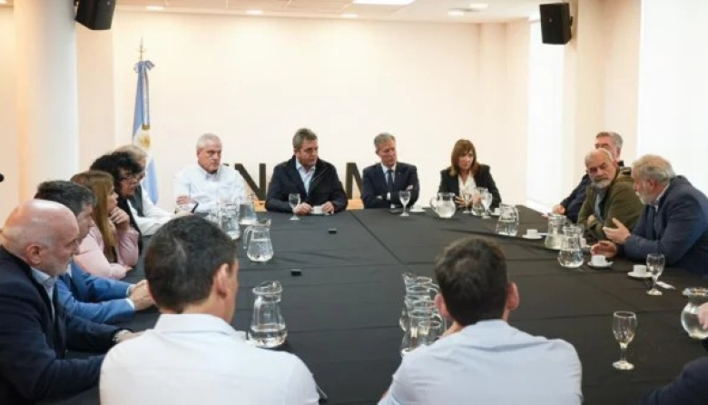 Massa reunió a 15 rectores en la UNSAM y pidió “recuperar” a 10 mil docentes y científicos