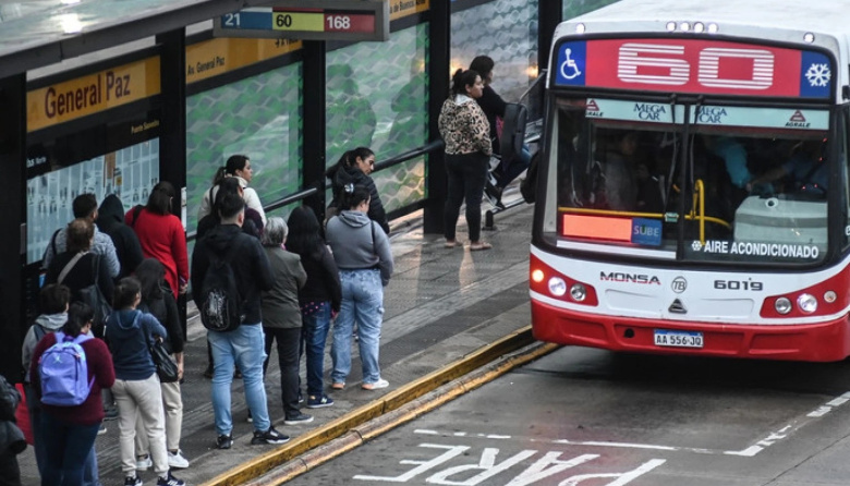 Cada vez menos pasajeros en los colectivos del AMBA: los viajes cayeron 13,2% en octubre