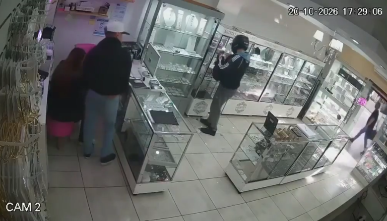 Entraron armados a una joyería de Merlo y en 30 segundos arrasaron con las piezas más caras