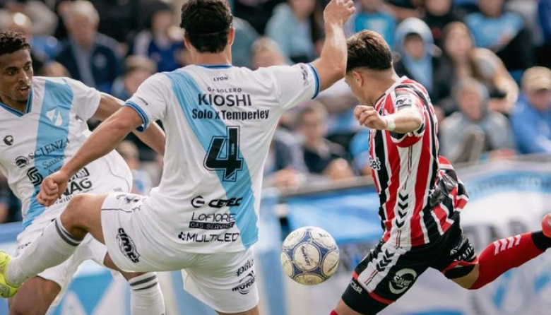Chacarita pisó fuerte en el Beranger y se llevó un triunfazo sobre la hora