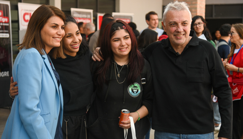 Julio Zamora recorrió la Expo CUT Universidades 2026 junto a centenares de estudiantes
