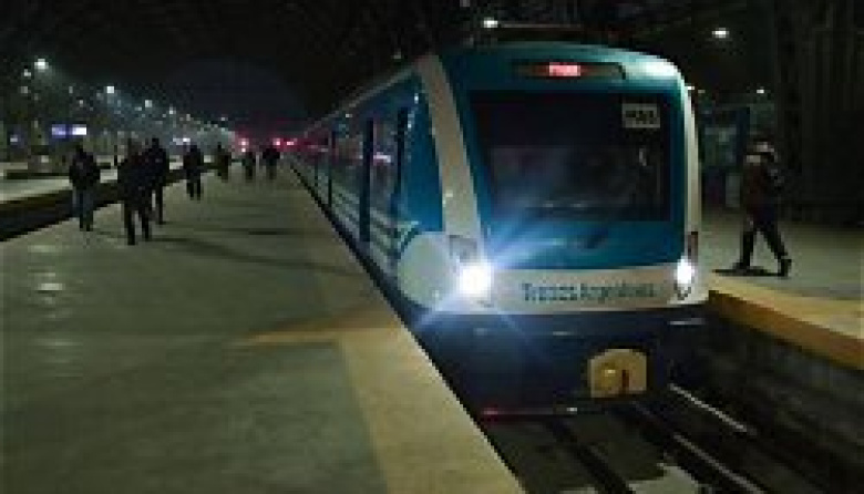 Una mujer está internada en grave estado tras arrojarse a las vías del tren Mitre en La Lucila
