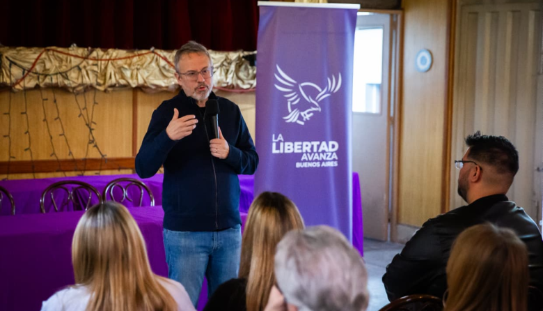 Valenzuela encabezó un encuentro libertario en Quilmes y cuestionó la presión tributaria del municipio