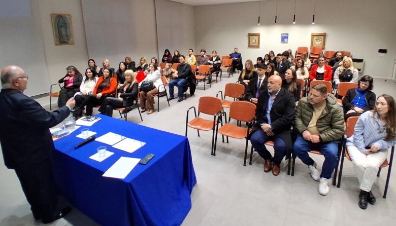 Julio Suárez llevó la memoria de Malvinas a las aulas de la Universidad Católica de La Plata