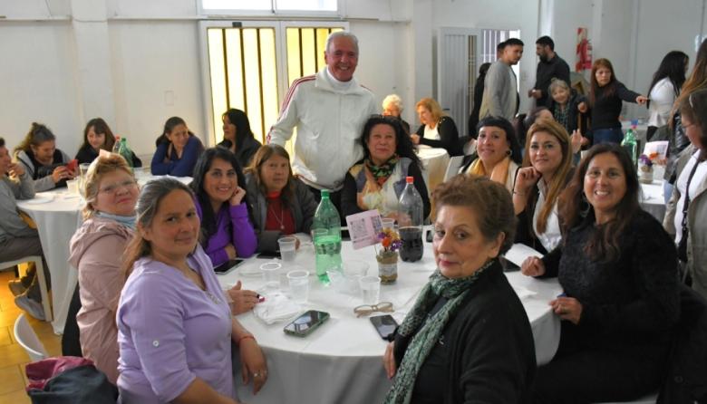 Miguel Quintero celebró el Día de la Madre junto a más de 200 vecinas de Hurlingham