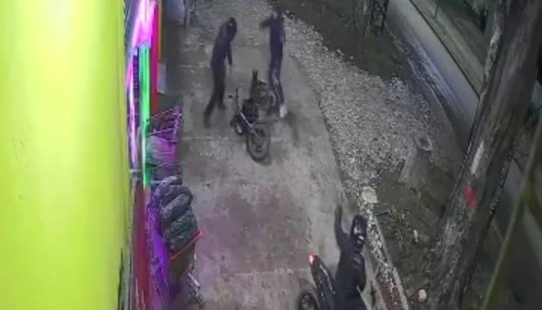 Brutal ataque en José C. Paz: se resistió al robo de su moto y le dispararon nueve veces