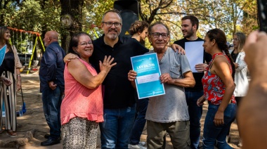 Más de 100 familias de Tres de Febrero recibieron la escritura de sus casas