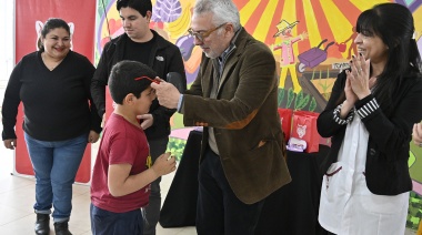 Julio Zamora entregó 251 pares de anteojos nuevos a estudiantes de Tigre