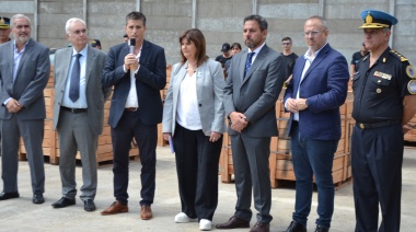 Patricia Bullrich y Diego Valenzuela, juntos en San Martin en un operativo de destrucción de armas