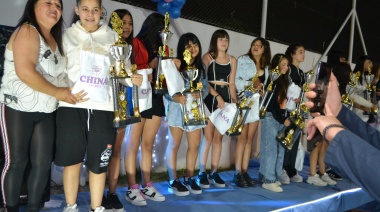La sociedad de fomento Malvinas Argentinas cerró el año con una emotiva entrega de trofeos a sus planteles de fútbol femenino