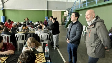 Nardini acompañó el encuentro masivo de ajedrez escolar en Villa de Mayo