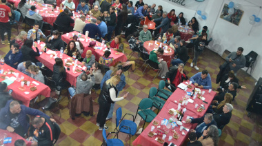 Lentejeada con salón lleno en Caseros: el Movimiento Derecho al Futuro celebró el 9 de Julio con fuerte respaldo político