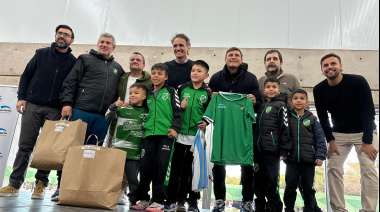 El intendente de San Martín recibió al "Pupi" Zanetti en una jornada solidaria con clubes de barrio
