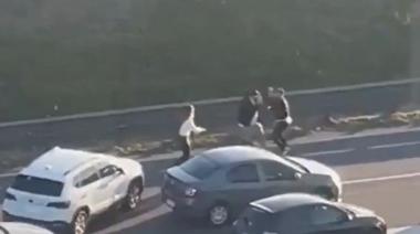 Una pelea de tránsito terminó a las piñas en la Panamericana