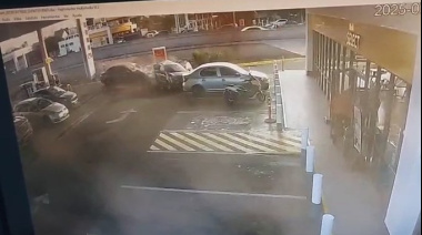 Así fue el accidente donde un hombre se desmayo en el auto, chocó a otro y mató a una mujer