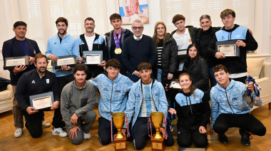 Deportes: Julio Zamora reconoció a vecinos y vecinas que participaron de los Juegos Panamericanos Junior 2025