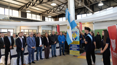 En Don Torcuato, Julio Zamora acompañó la entrega de un vehículo a la Escuela Técnica N° 4 junto a autoridades de Ford Argentina