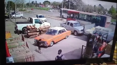 Tragedia en Merlo: Abrió la puerta de su camioneta y golpeo a una mujer policía que murió arrollada por un colectivo
