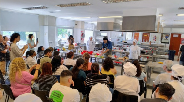 Gran participación en la clase magistral de sushi en UTHGRA San Martin