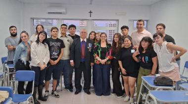 Una charla para la memoria: Julio Suárez compartió su testimonio de Malvinas en la Universidad Católica de La Plata en San Martín