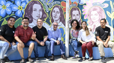 En la EP N.° 14 de General Pacheco, Julio Zamora acompañó la presentación de un mural en homenaje a docentes desaparecidas y cesanteadas durante la dictadura
