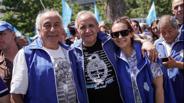 La bancaria presente en la masiva movilización de la CGT contra la reforma laboral de Milei