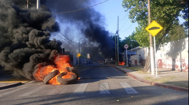 Protesta de municipales en Morón: destrozaron el Concejo Deliberante porque no les pagaron las horas extras