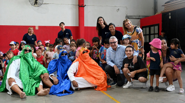 Julio Zamora visitó la colonia de verano en Troncos del Talar